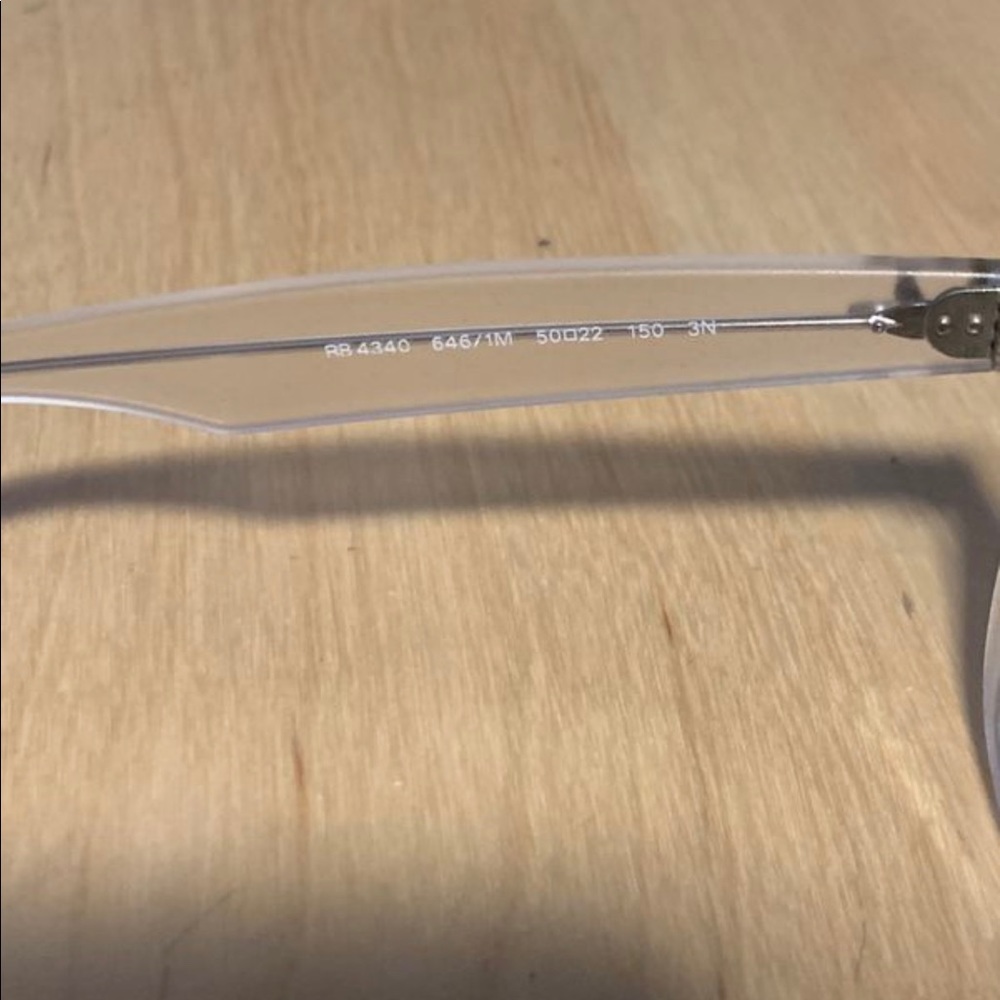 Brand new Authentic Ray-Ban Wayfarer - Picture 3 of 3